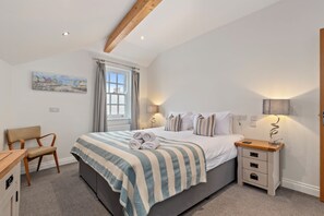 Tenby town, close to beaches and shops