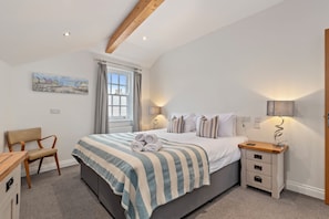 Tenby town, close to beaches and shops
