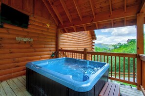 Poolin' Around's bubbling hot tub
