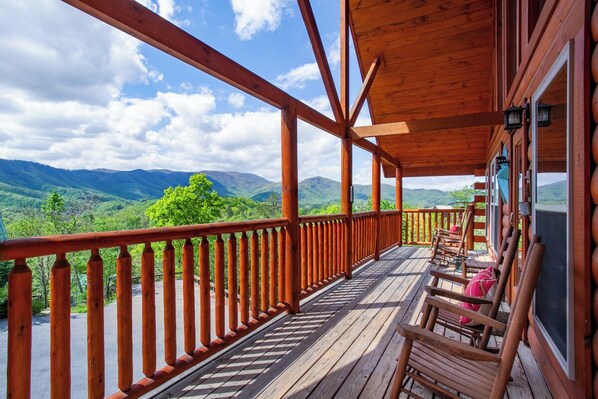 Poolin' Around's relaxing decks w/ VIEWS!