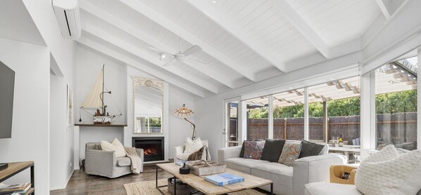 Welcome to "Solvista Lodge - A Sunlit Retreat By The Bay"