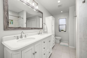Getting ready made easy with this stylish and spacious double vanity! ✨