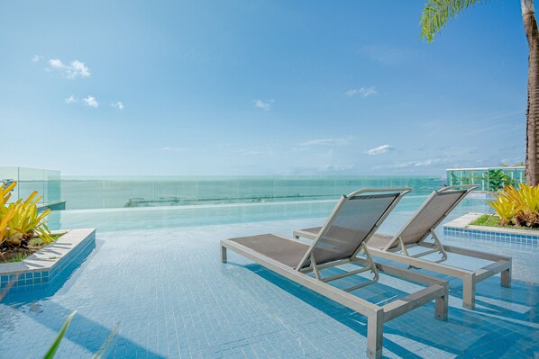 Seating area,Swimming pool