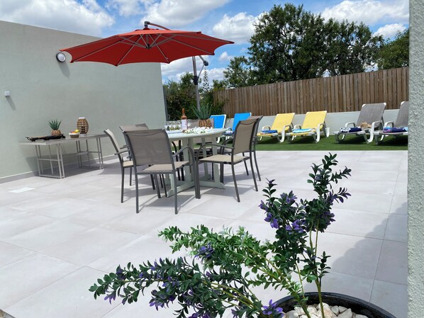 Outdoor dining