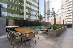 屋外ダイニングエリア