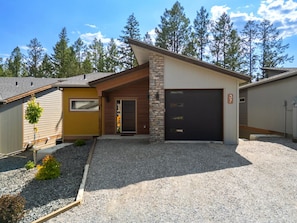 Exterior of Juniper, located in the Hideaways community only .5 km away from Lake Windermere / Baltac Beach.