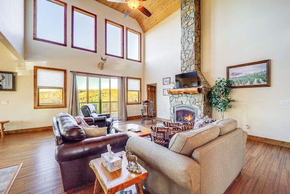 Fleetwood Vacation Rental | 4BR | 4.5BA | 4,200 Sq Ft | 2 Steps to Enter