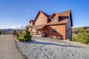 Cabin Exterior | Parking | Gravel Driveway (6 Vehicles)
