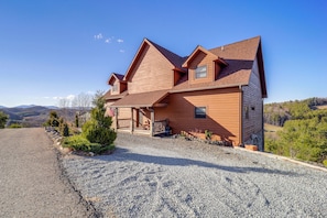 Cabin Exterior | Parking | Gravel Driveway (6 Vehicles)