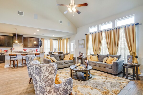 Mansfield Vacation Rental | 4BR | 3BA | 2 Steps Required | 3,239 Sq Ft