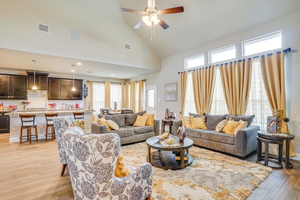 Mansfield Vacation Rental | 4BR | 3BA | 2 Steps Required | 3,239 Sq Ft