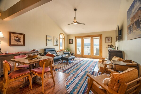 Living/Dining Area