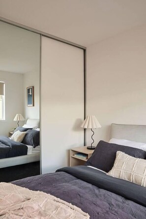 Bedroom 1 - Comfortable Queen Bed in Quiet Newstead Location