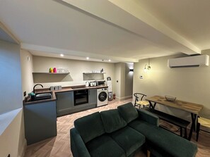 The Snug & Kitchen (1)