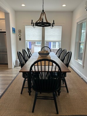 Table to sit 8