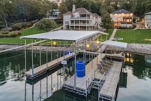 Live that lake life and enjoy your day on the concrete cruiser dock, complete with lounge seating, swim deck, gentle lake steps, swim mat, kayaks and a 16x44 boat slip.