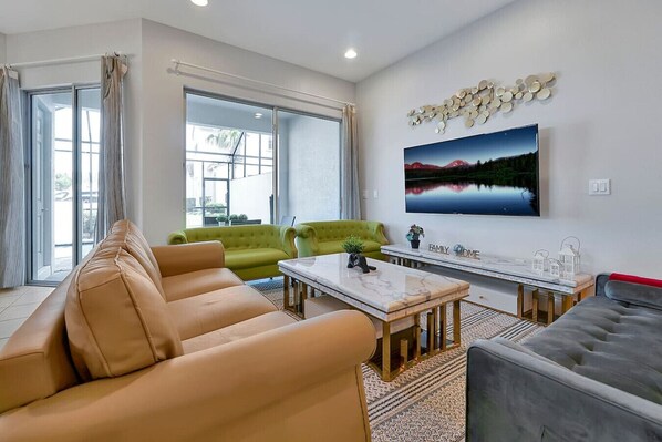 Spacious Living Room for Relaxing – Stylish living room with plenty of space for everyone to relax.