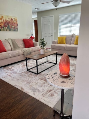 Spacious living room with TV and Fireplace