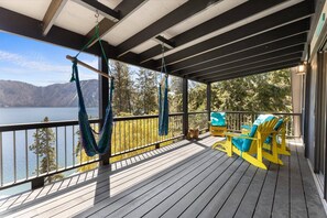 Enjoy an early morning cup of coffee on the deck facing the lake!