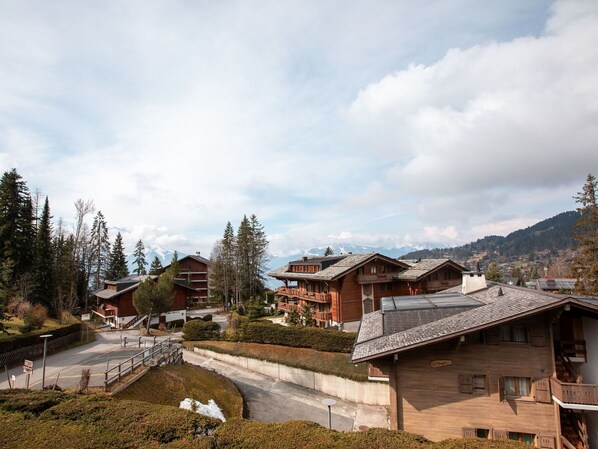 Gebäude, Haus, Die Architektur, Zuhause, Wohngebiet, Dach, Hütte, Steigung, Dorf, Abstellgleis