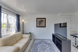 Living Area | Smart TV | Single-Story Unit