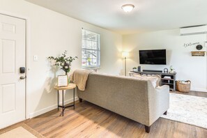 Living Room | Smart TV | Central Heating & A/C | Free WiFi