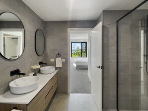Bedroom 1 En-suite