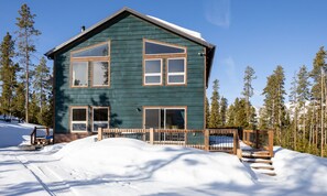 Exterior View of Lakeridge Lodge