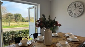 The kitchen diner at Honey Stone Cottage, Cotswolds