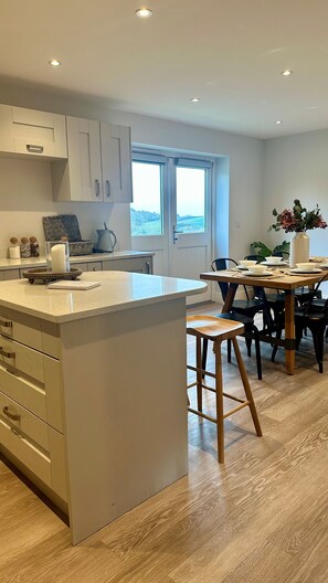 The kitchen diner at Honey Stone Cottage, Cotswolds