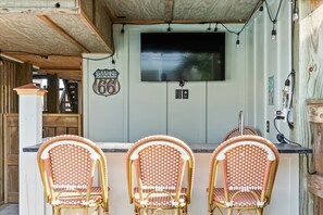 Your private outdoor bar with a TV is perfect for game nights and cocktail hours. 