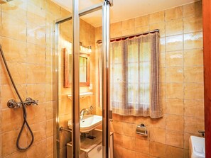 Salle De Bains, Luminaire Plomberie, Mur, Sol, Sol, Design Intérieur, Lavabo, Robinet, Plomberie, Douche