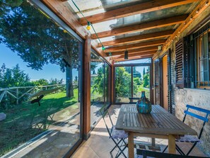 Bois, Meubles, Porche, Chaise, Dur, Tache De Bois, Ombre, Eco Hôtel, Plate-Forme, Mobilier De Jardin