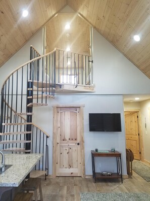 The River Run Cabin ~ access to loft