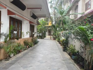 Vista frontal de la propiedad