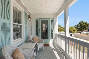 NHCB76: Hello Sunshine | Front Porch