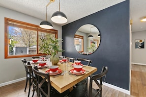 Dining Area | Seating for 8!