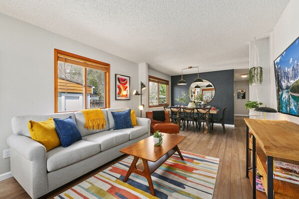 Living and Dining Area | Plenty of room to spread out!