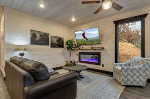 Bluemoon Ridge's cozy living area