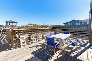 Mid Level Back Deck