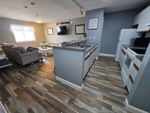 Kitchen (2)