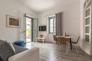 Villa Stesidelo | 1 Bedroom | Proximity to Mondello Beach | Charming Garden & Outdoor Dining Area | Palermo PA | Italy