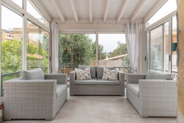 Villa Stesidelo | 1 Bedroom | Proximity to Mondello Beach | Charming Garden & Outdoor Dining Area | Palermo PA | Italy