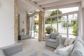 Villa Stesidelo | 1 Bedroom | Proximity to Mondello Beach | Charming Garden & Outdoor Dining Area | Palermo PA | Italy