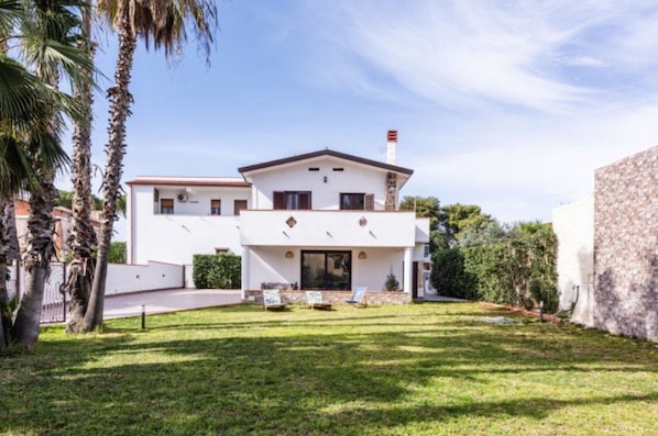 Villa Norvegia | 5 Bedrooms | Garden and Terrace | Fontane Bianche | Syracuse | Sicily