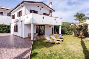 Villa Norvegia | 5 Bedrooms | Garden and Terrace | Fontane Bianche | Syracuse | Sicily