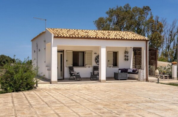 Villa Crisolito | 2 Bedrooms | Lush Private Garden | Cozy Outdoor Dining Area | Sea Views | Syracuse | Sicily