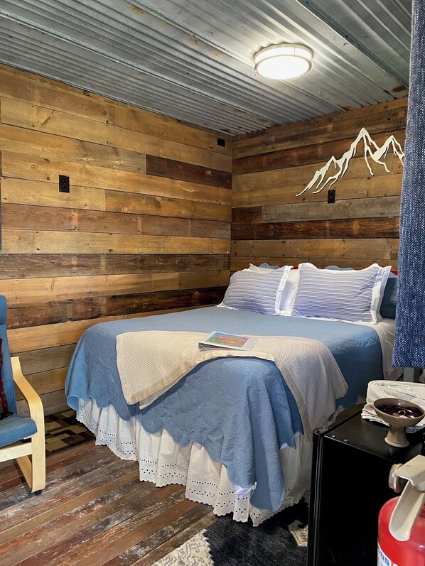 Queen Bed
