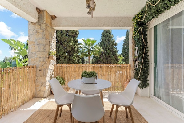 Outdoor dining