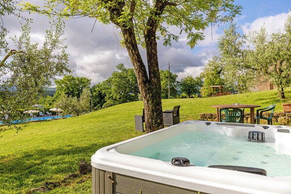 Bain à remous extérieur